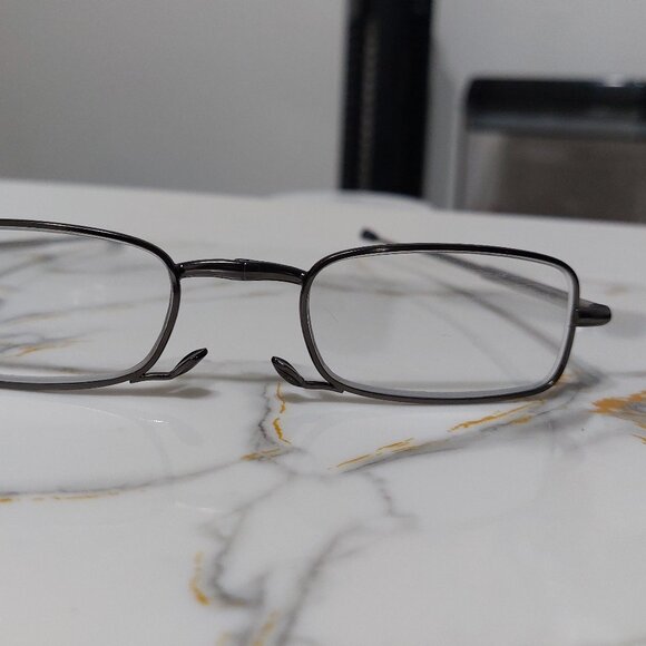 Foster Grant MicroVision Compact Reading Glasses FOLDING INTO MINI  1.25 Power - Picture 6 of 16